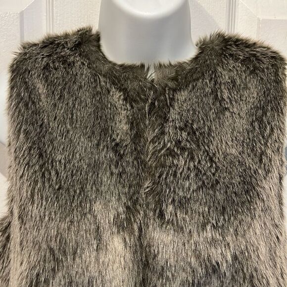 Aritzia‎ Talula Romilly Grey/Black Faux Fur Vest Size XS - Picture 2 of 12